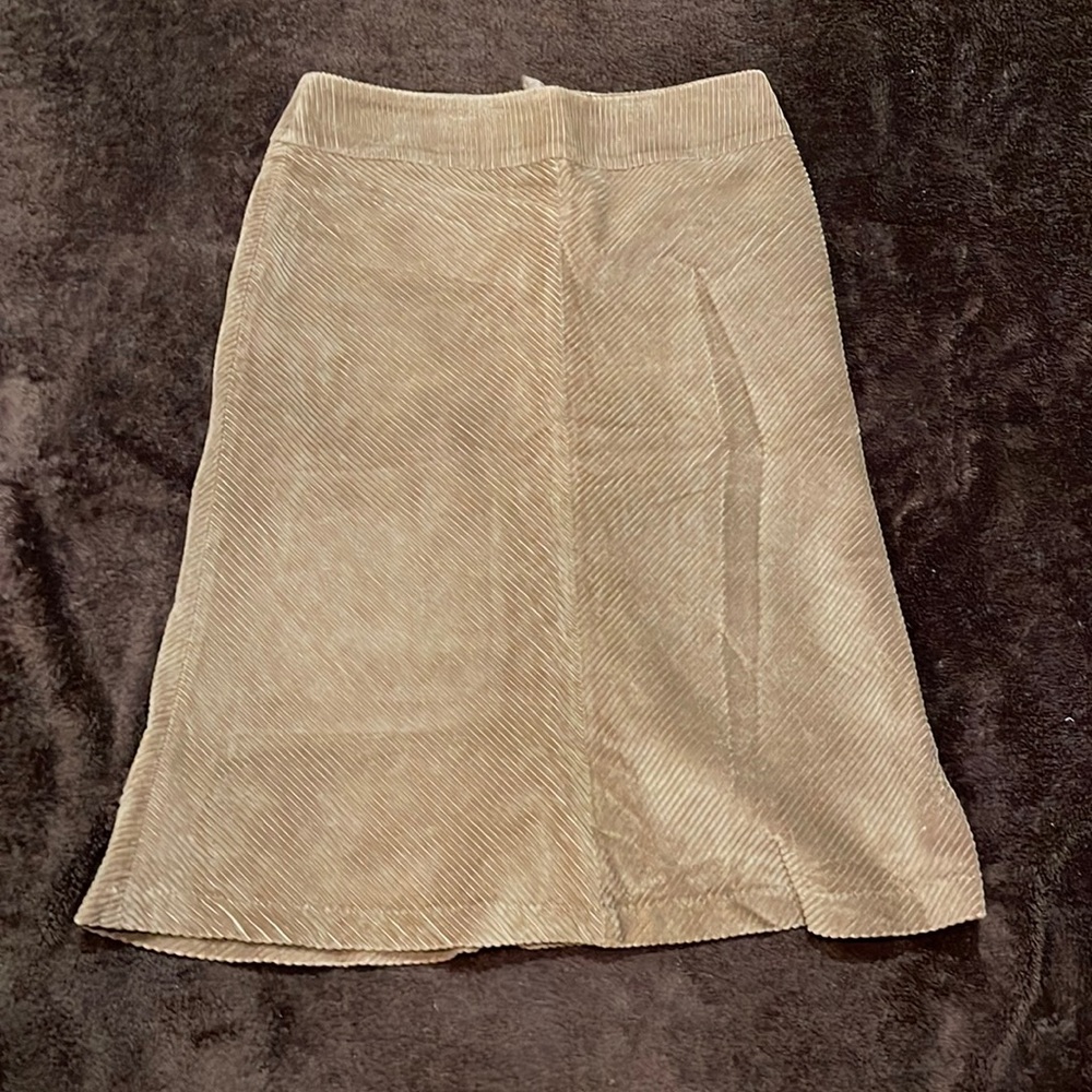 Corduroy brown line skirt. Midi length zipper back. H&M